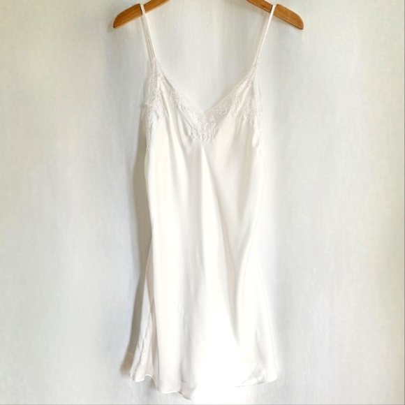 Victoria’s Secret White Floral Lace Slip Dress - Picture 3 of 16